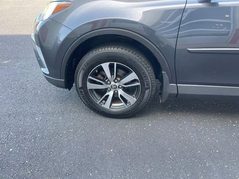 Used 2018 Toyota RAV4 XLE AWD/4WD image 6