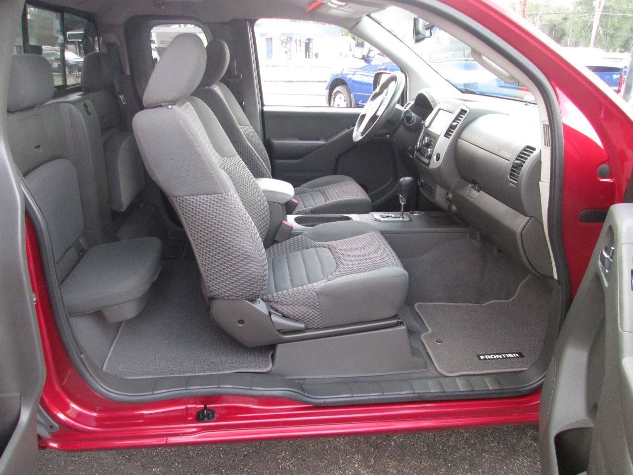 Used 2020 Nissan Frontier SV AWD/4WD image 5