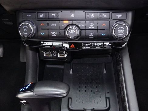 Used 2025 Dodge Durango R/T AWD/4WD image 16