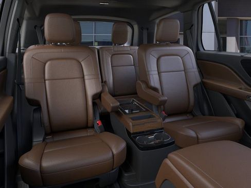 New 2026 Lincoln Aviator Reserve w/ Luxury Package RWD image 11