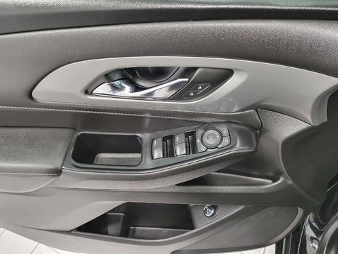 Used 2023 Chevrolet Traverse LT w/ Rear Camera Mirror Package image 27