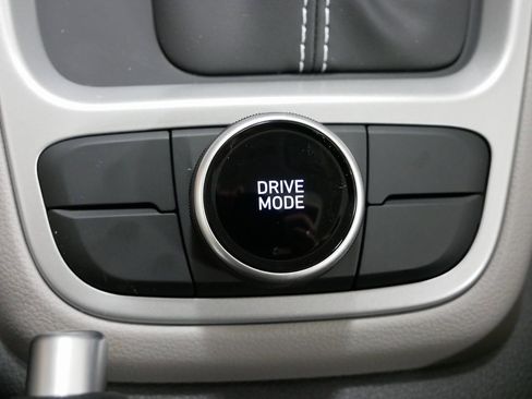 New 2025 Hyundai Venue SEL image 18