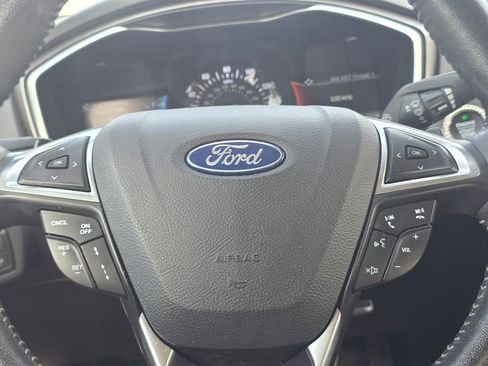 Used 2019 Ford Fusion SE w/ Equipment Group 151A FWD image 16