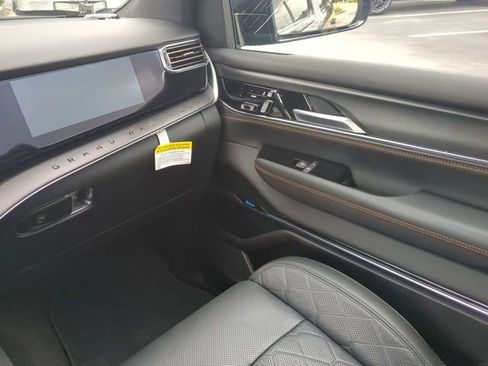 Used 2025 Jeep Grand Wagoneer Series III w/ Rear Seat Video Group 1 AWD/4WD image 21