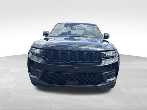Used 2023 Jeep Grand Cherokee Altitude AWD/4WD image 8