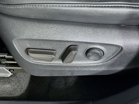 Used 2021 Toyota Highlander XSE FWD image 13