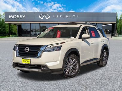 Used 2023 Nissan Pathfinder SL w/ SL Premium Package