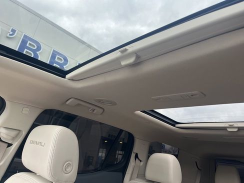Used 2021 GMC Acadia Denali w/ Denali Ultimate Package image 23