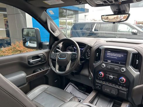 Used 2022 GMC Sierra 3500 Denali w/ Denali Ultimate Package image 15