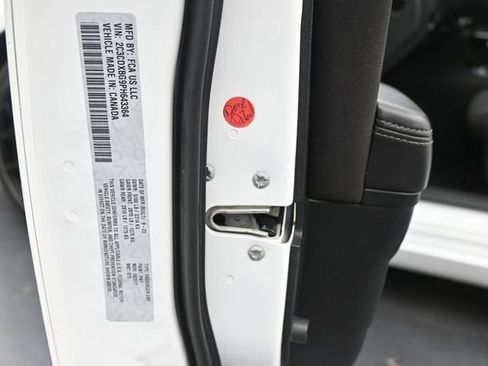Used 2023 Dodge Charger SXT RWD image 17