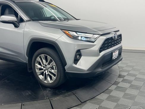 Used 2022 Toyota RAV4 XLE Premium FWD image 5