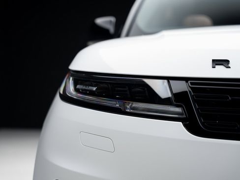 Used 2024 Land Rover Range Rover Sport SE image 8