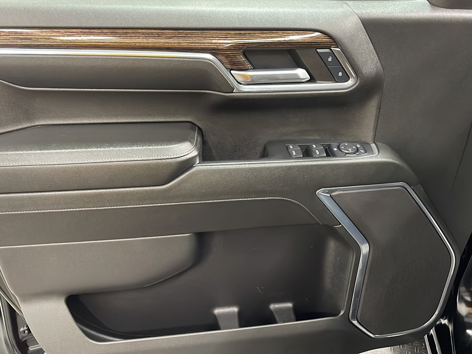 Used 2024 GMC Sierra 1500 Elevation AWD/4WD image 13