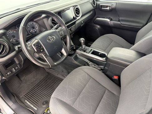 Used 2019 Toyota Tacoma TRD Off-Road w/ Technology Package AWD/4WD image 28