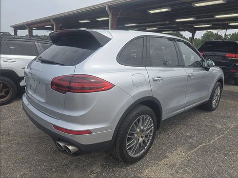 Used 2018 Porsche Cayenne S AWD/4WD image 2