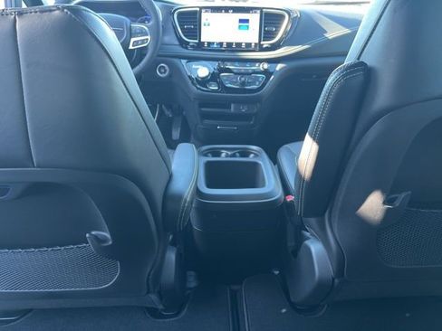 New 2026 Chrysler Pacifica Select image 12