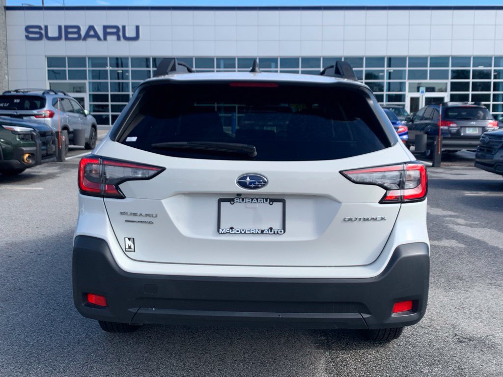Used 2025 Subaru Outback Premium AWD/4WD image 6