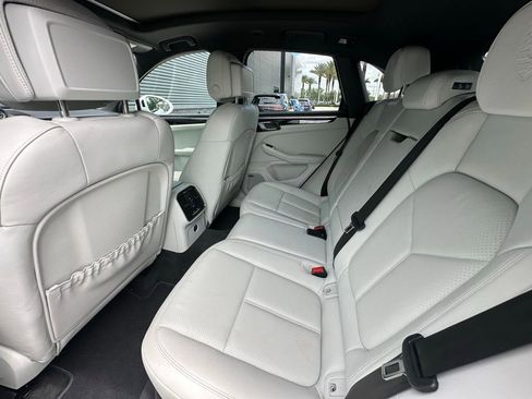 Certified 2023 Porsche Macan S image 38