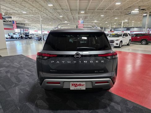 Used 2023 Nissan Pathfinder SL AWD/4WD image 4