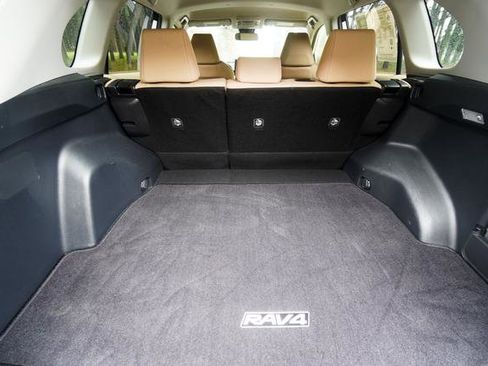 Used 2019 Toyota RAV4 LE image 40