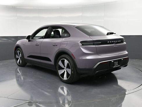 Certified 2025 Porsche Macan 4 Electric image 3