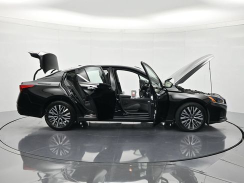 Used 2025 Nissan Altima 2.5 SV FWD image 47