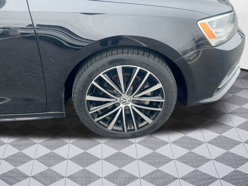 Used 2016 Volkswagen Jetta Sport image 11