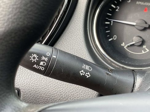 Used 2021 Nissan Rogue Sport S image 18