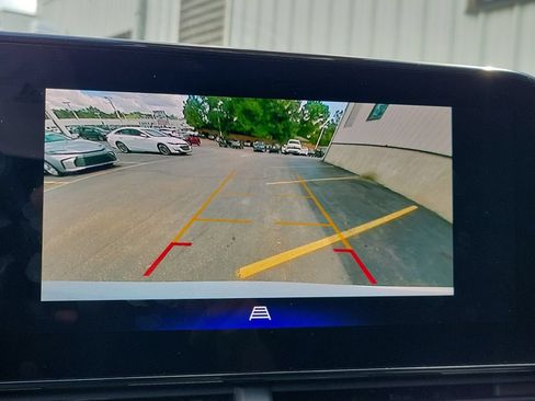 Used 2025 Chevrolet Trax LT FWD image 31