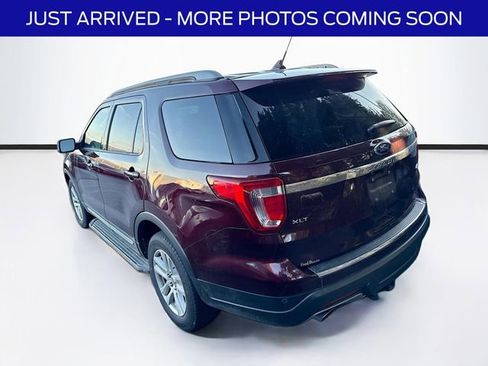 Used 2018 Ford Explorer XLT w/ Equipment Group 202A image 6