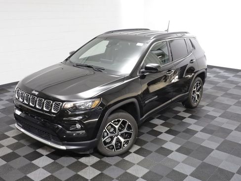 Used 2025 Jeep Compass Limited AWD/4WD image 2