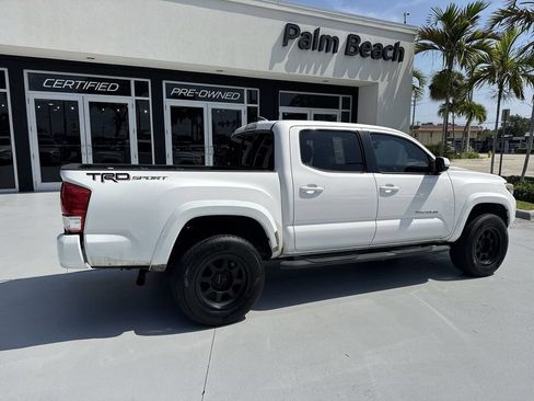 Used 2016 Toyota Tacoma TRD Sport w/ Towing Package RWD image 4
