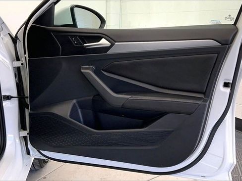 Used 2023 Volkswagen Jetta SE w/ Panoramic Sunroof Package image 24