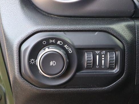 Used 2021 Jeep Wrangler Unlimited Sport image 17