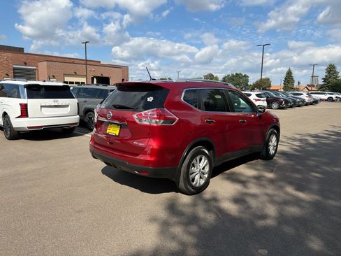 Used 2015 Nissan Rogue SV AWD/4WD image 2