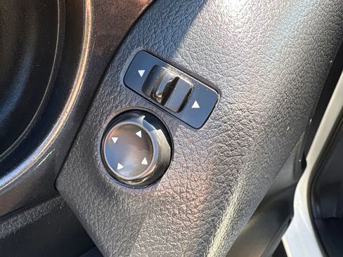 Used 2017 Nissan Rogue S AWD/4WD image 13