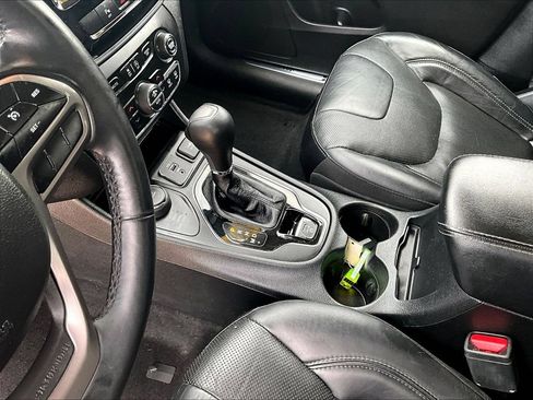 Used 2019 Jeep Cherokee Limited AWD/4WD image 21