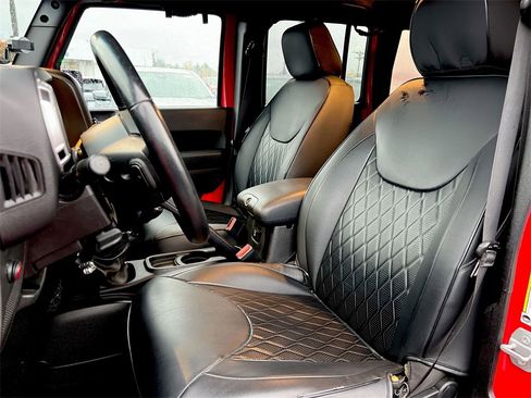 Used 2015 Jeep Wrangler Unlimited Sahara w/ Max Tow Package image 16