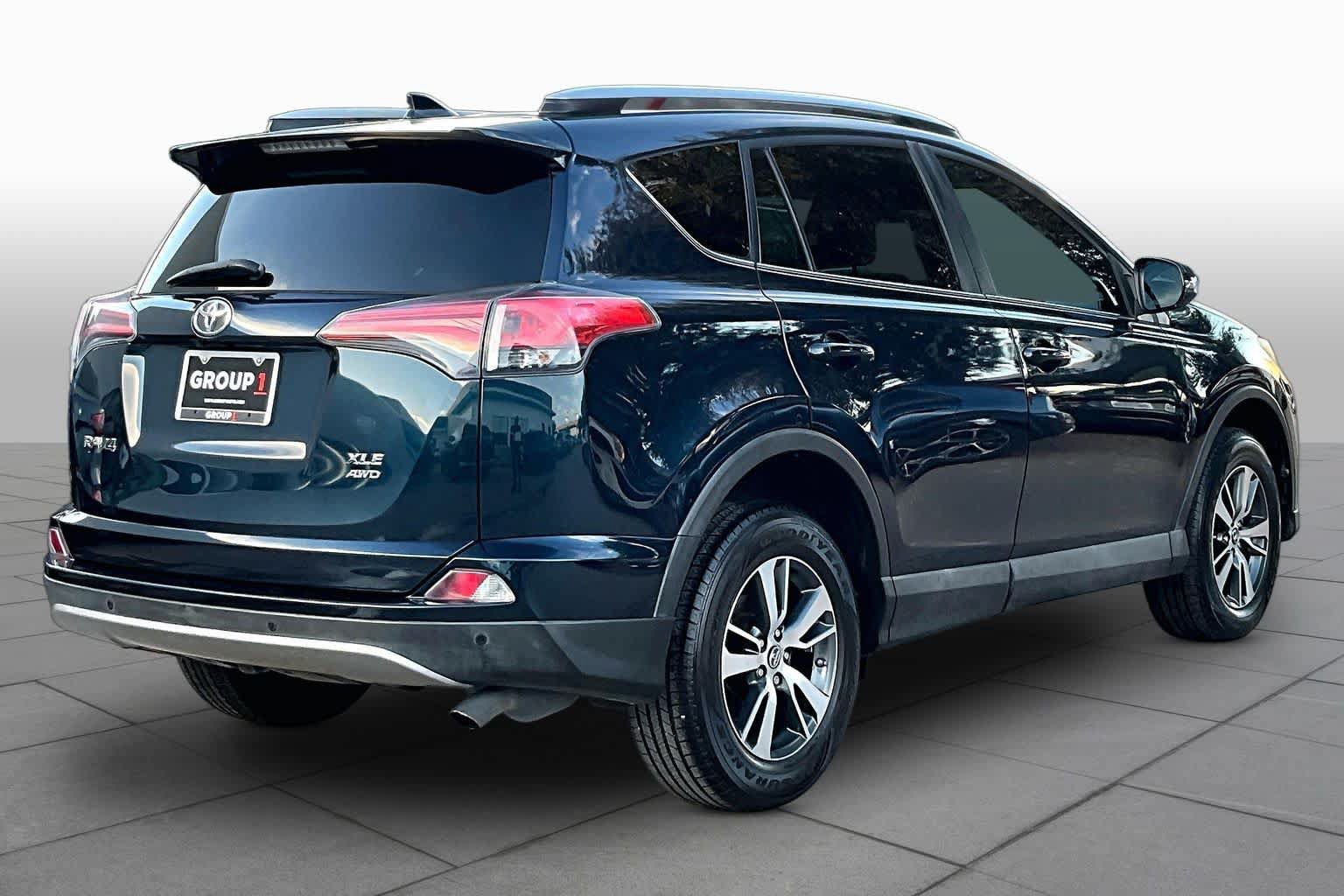 Used 2017 Toyota RAV4 XLE AWD/4WD image 13