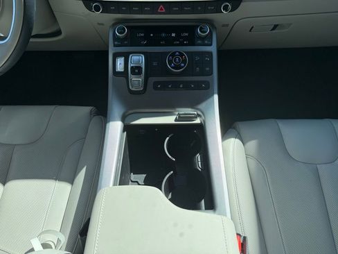 Used 2024 Hyundai Palisade Calligraphy image 18