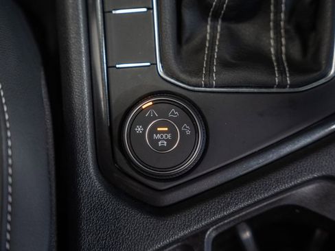 Used 2024 Volkswagen Tiguan SE R-Line image 25