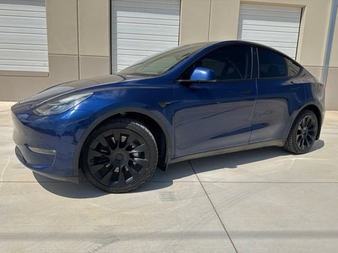 Used 2022 Tesla Model Y Long Range AWD/4WD image 1