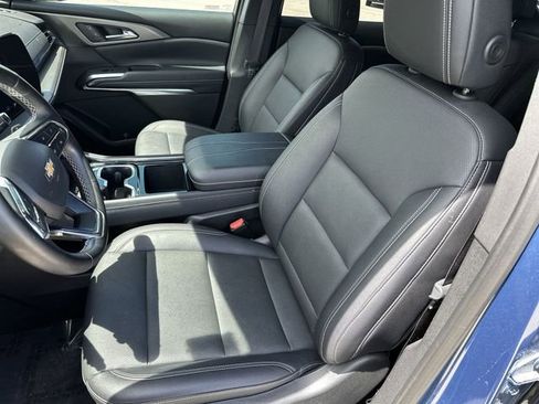 Used 2025 Chevrolet Traverse LT w/ Sun and Wheel Package FWD image 15
