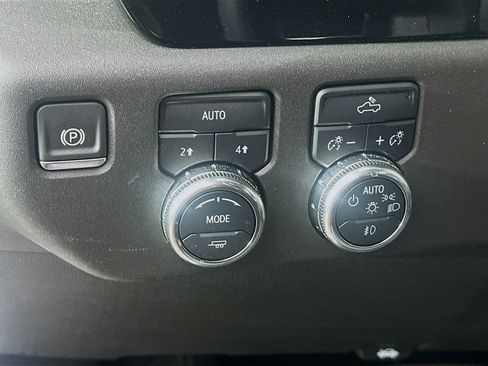 Used 2024 GMC Sierra 1500 Elevation image 16