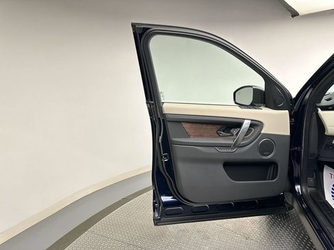 Used 2023 Land Rover Discovery Sport SE image 14