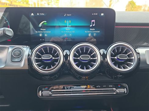 Used 2022 Mercedes-Benz GLB 35 AMG 4MATIC image 23