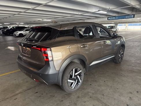 Used 2025 Nissan Kicks SV FWD image 3
