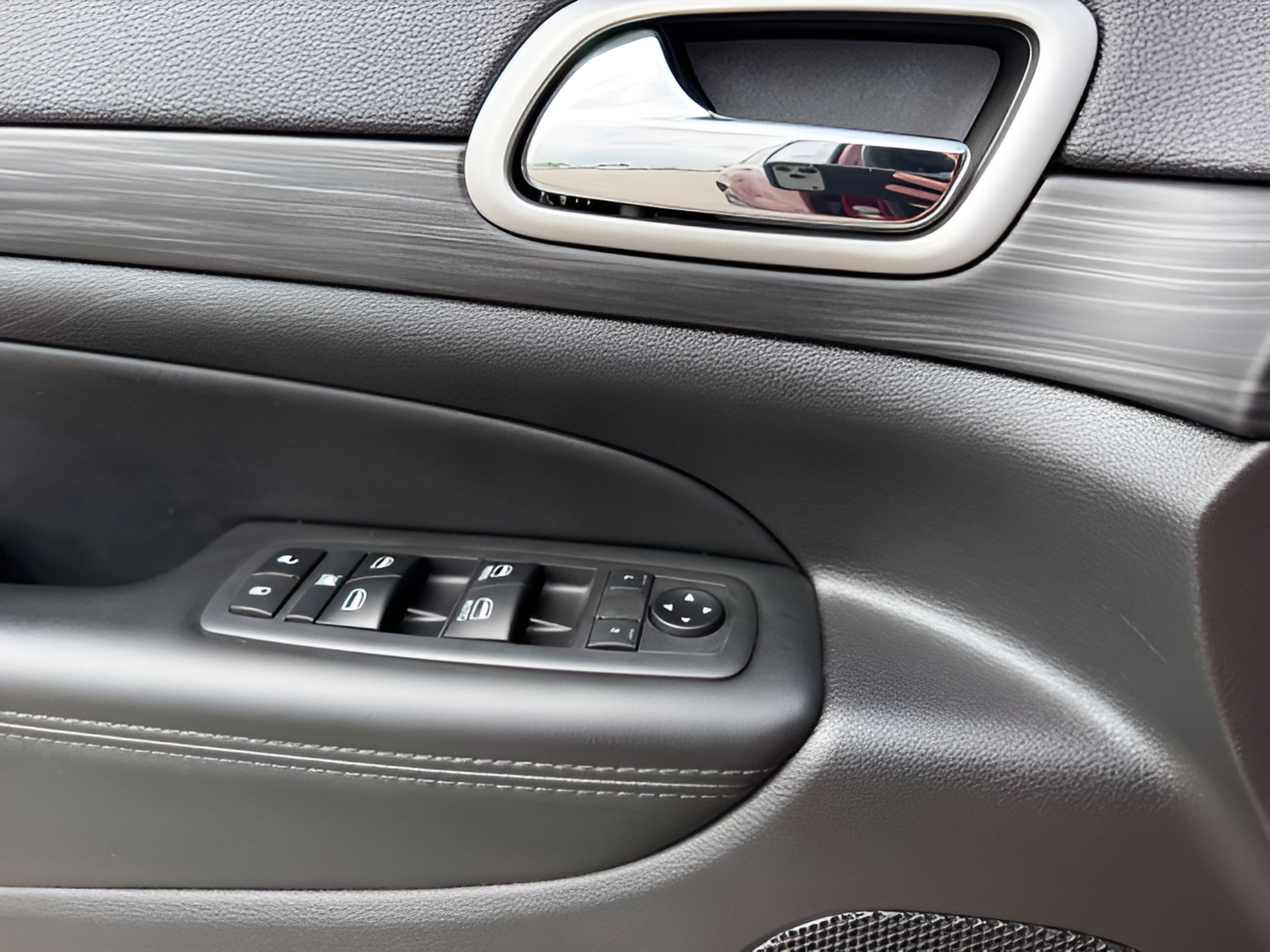 Used 2019 Jeep Grand Cherokee Altitude AWD/4WD image 20