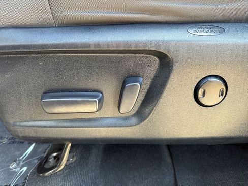 Used 2016 Toyota Tundra SR5 w/ SR5 Upgrade Package image 12