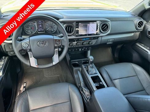 Used 2023 Toyota Tacoma TRD Sport w/ TRD Premium Sport Package AWD/4WD image 15